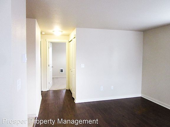 4th image of 3305 Sawyer St APT B