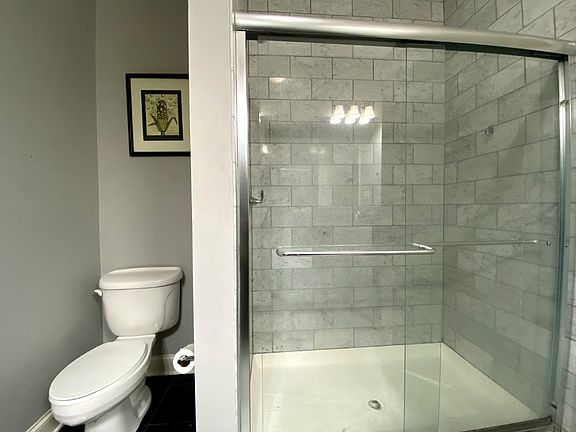 4th image of 529 N Milwaukee Ave #2S
