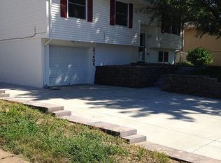 21408 Old Coach Rd, Elkhorn, NE 68022