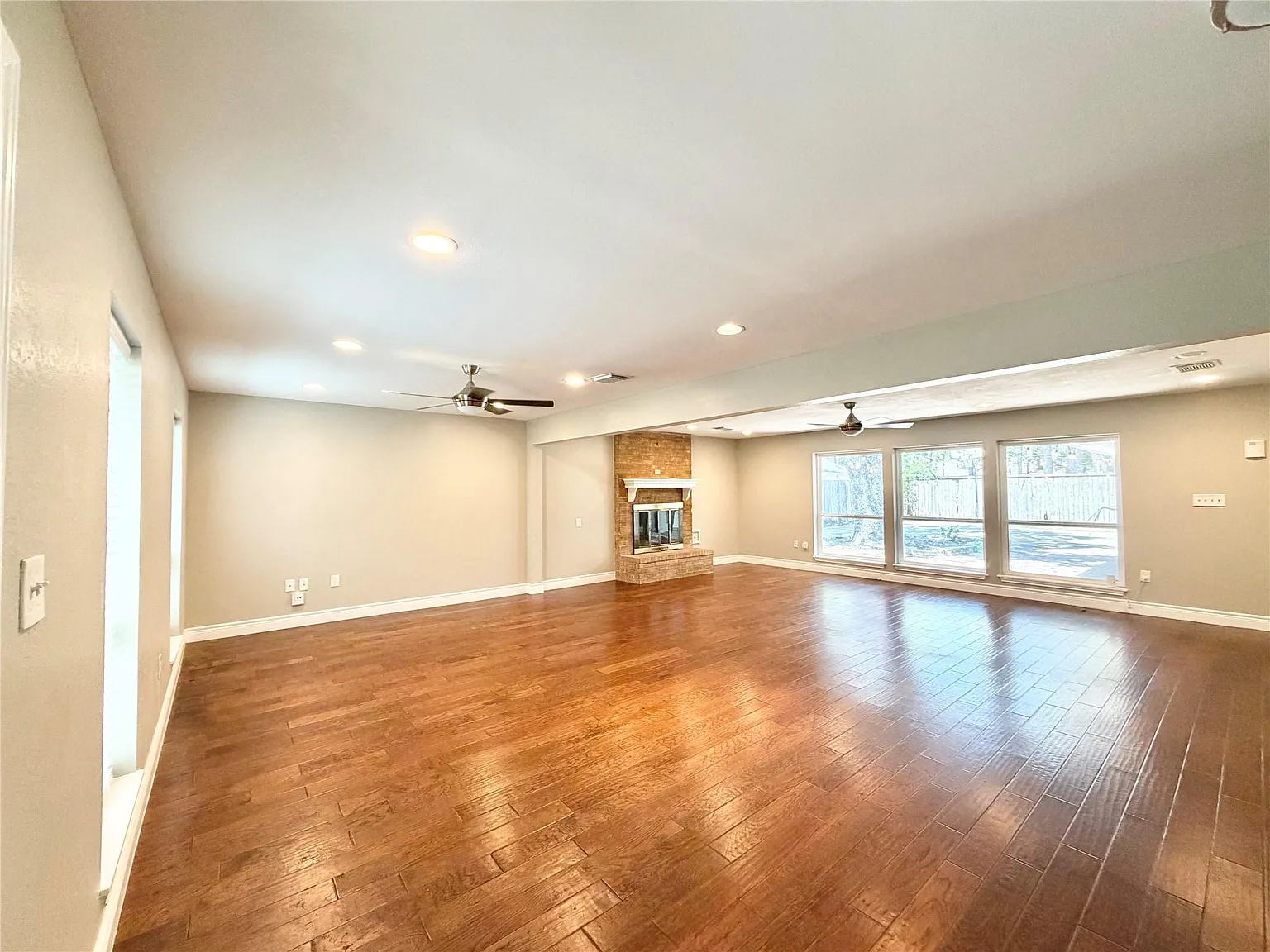 4 bed, 2.5 bath, 2708 sqft, $2,990 — Photo 3