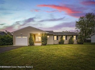 34 Bell St, Bayville, NJ 08721