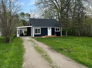 8614 Lake Rd, Grosse Ile, MI 48138