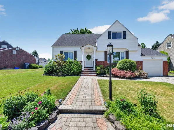 413 Maple Hill Dr, Hackensack, NJ 07601