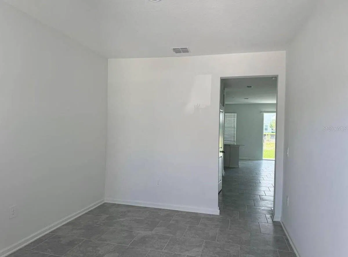 3 bed, 2.5 bath, 1689 sqft, $1,800 — Photo 3
