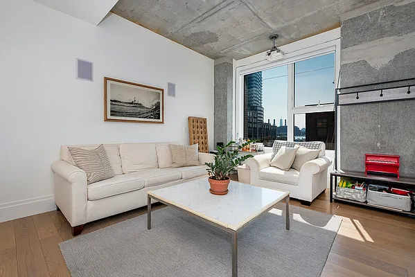 Rented by Bold New York | media 24