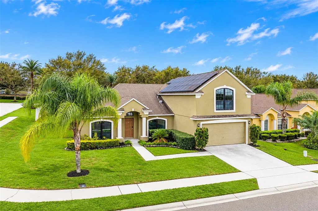 4 bed, 3.0 bath, 2589 sqft, $3,000 — Photo 2