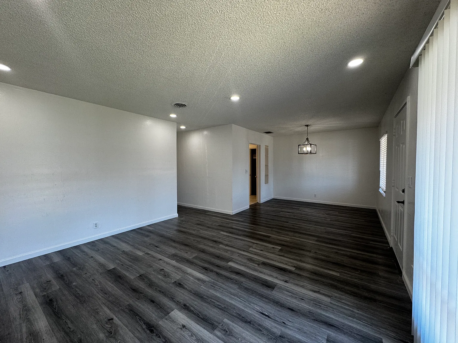 3 bed, 1050 sqft, $3,300 — Photo 2