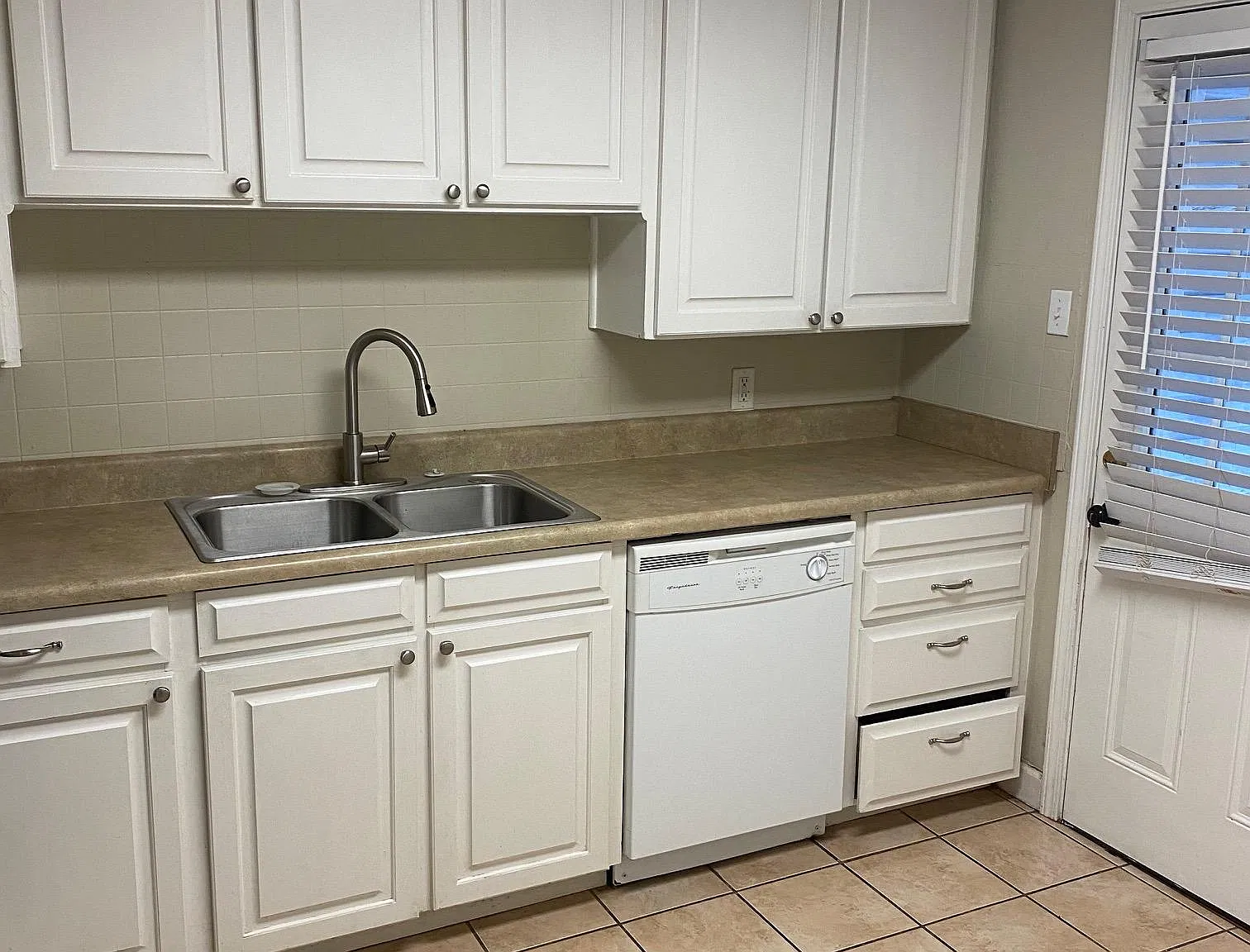 2 bed, 950 sqft, $900 — Photo 4