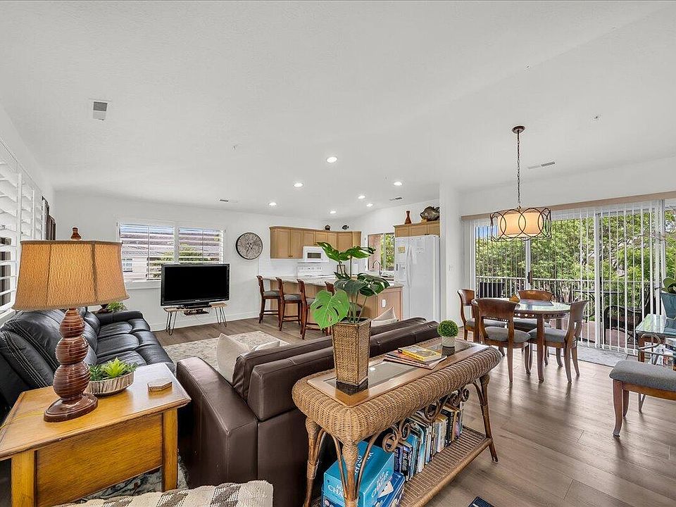 1st image of 1845 W Canyon View Dr APT 1215