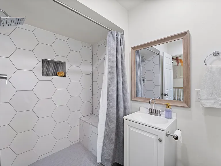901 E Rose Ln — Photo 19