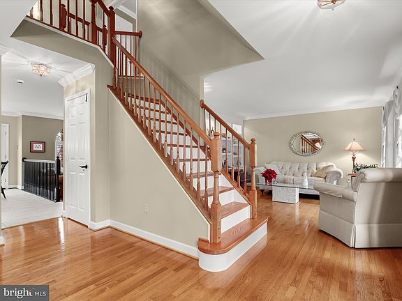 5th image of 746 White Oaks Ave