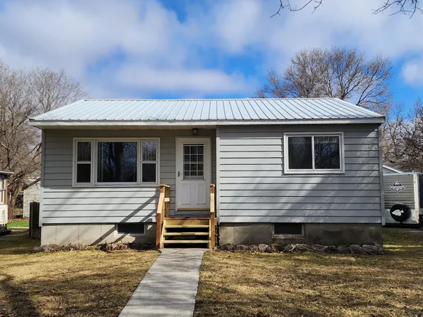 404 8th St, International Falls, MN 56649