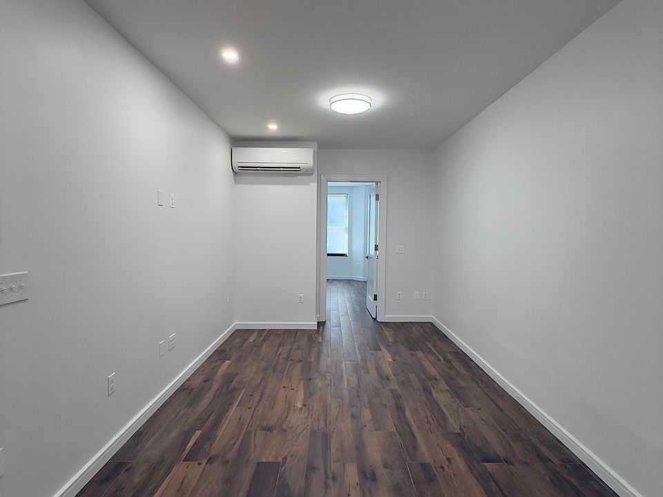 1st image of 729 6th Ave APT 2L