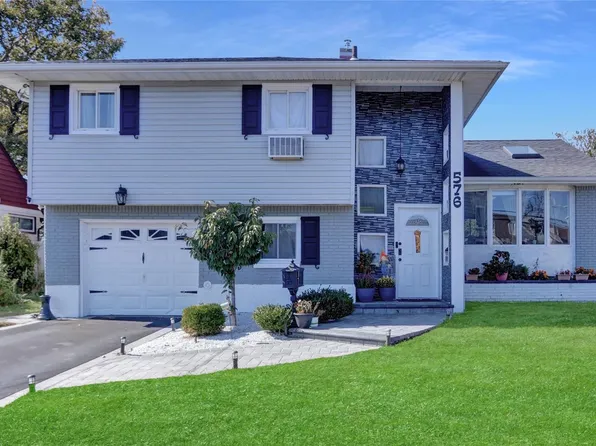 576 S Long Beach Avenue, Freeport, NY 11520