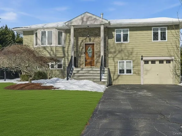 4 Stell Lane, East Northport, NY 11731
