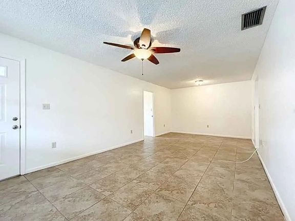 4th image of 118 Holland St #118