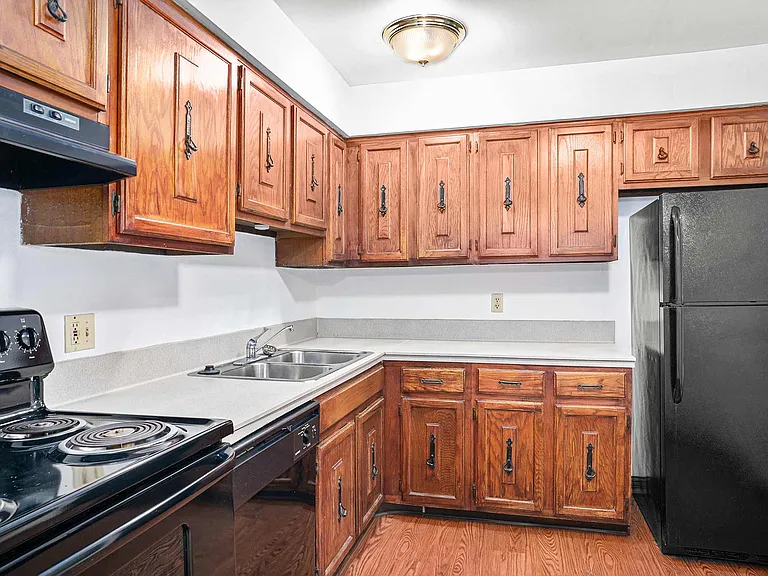 Hampton in Highland Apartments — Photo 9