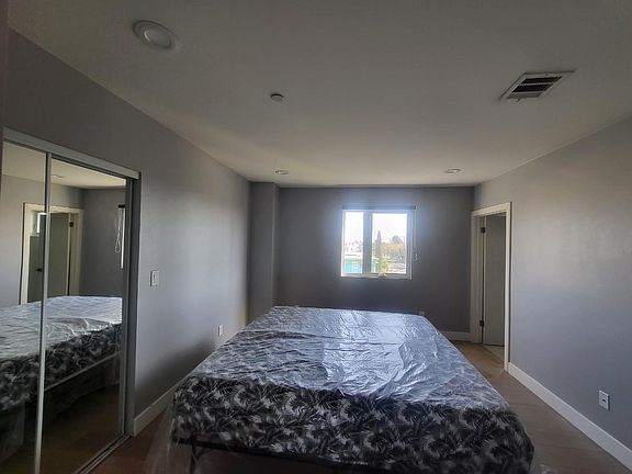 4th image of 1150 S Hobart Blvd