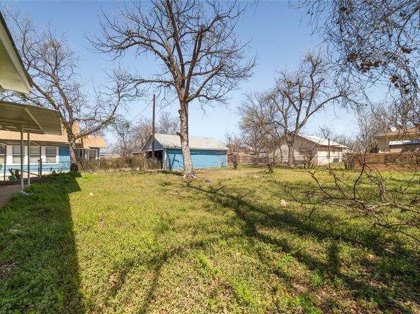 911 S Commercial Ave, Coleman, TX 76834