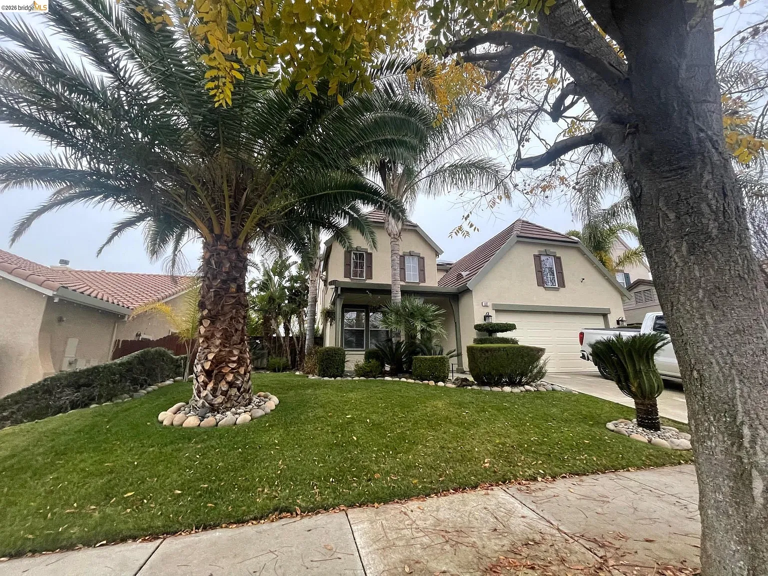 4 bed, 3.0 bath, 2437 sqft, $4,300 — Photo 2