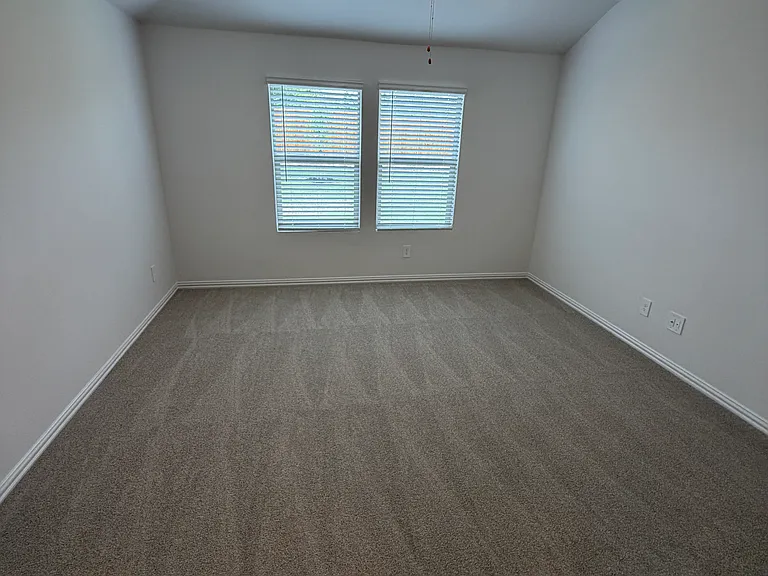 2203 Rannoch St — Photo 9