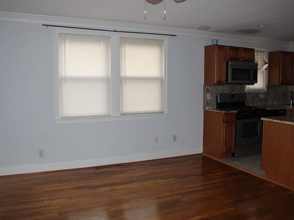 5th image of 727 N Oakland St APT 3