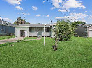 121 Lake Rd, La Marque, TX 77568