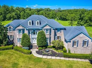 4 Edinburgh Ct, Manalapan, NJ 07726