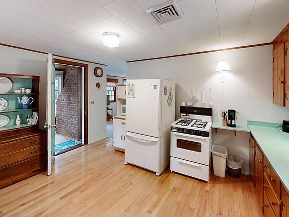 5th image of 94 Bay Ridge Drive