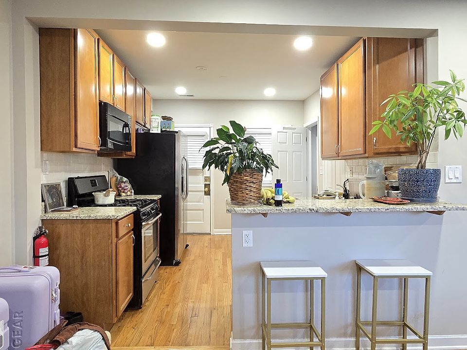 1st image of 102 Washington Blvd #2E
