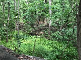 19 Split Rock Rd, Mahwah, NJ 07430