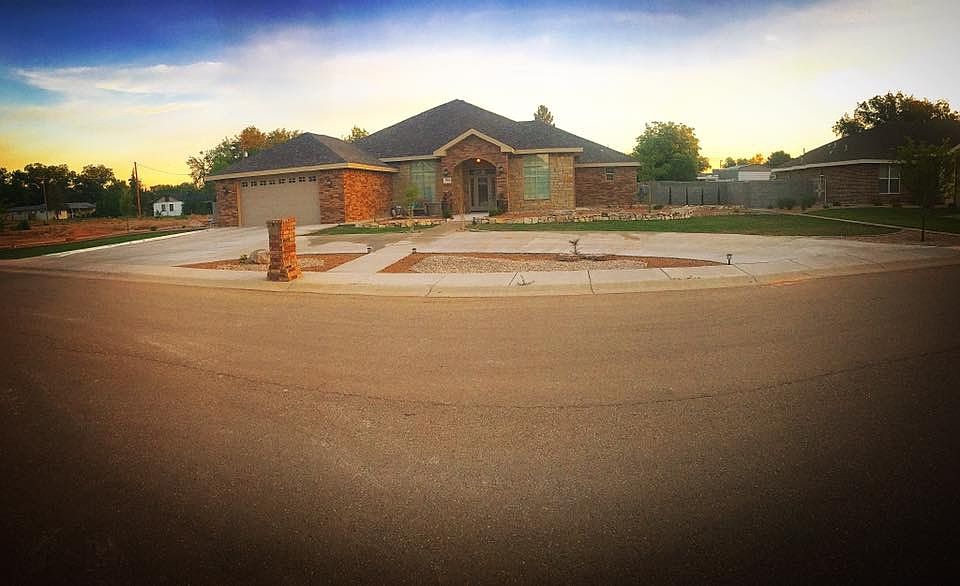 1st image of 706 W Monterrey