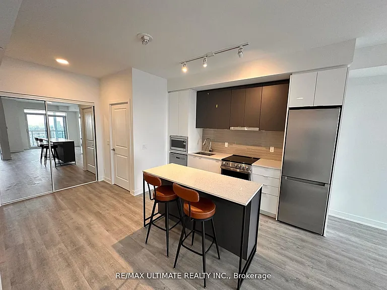 30 Upper Mall Way #1701A — Photo 9