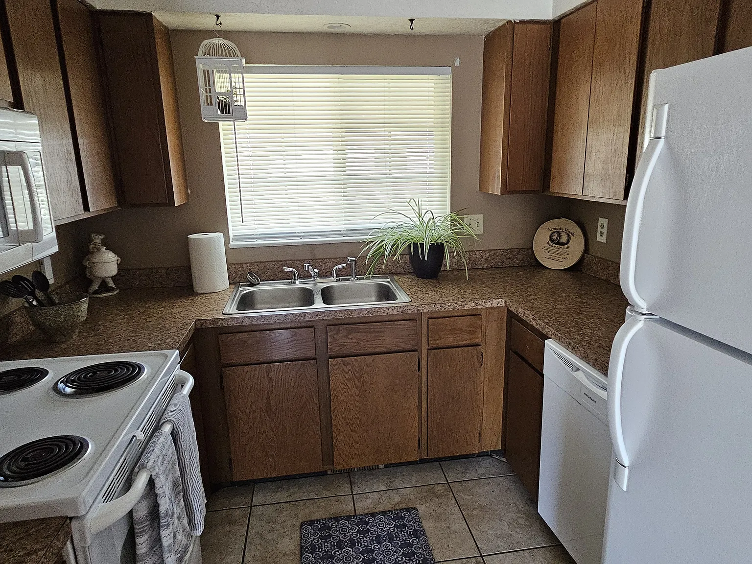 2 bed, 1.5 bath, 950 sqft, $1,425 — Photo 3