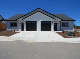 304 Moody Ln, Medford, OR