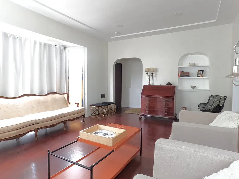 2421 Alcazar St — Photo 7