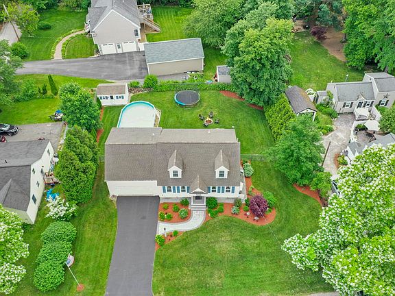 2nd image of 10 Gloria Avenue