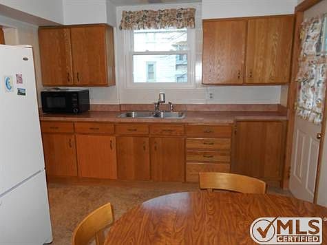 4th image of 910 Tomlinson Ave
