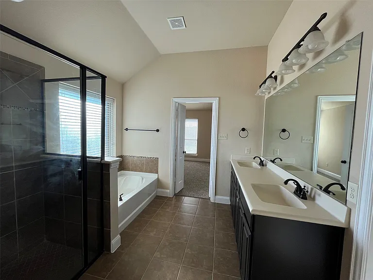 3826 Hyde Park Dr — Photo 29