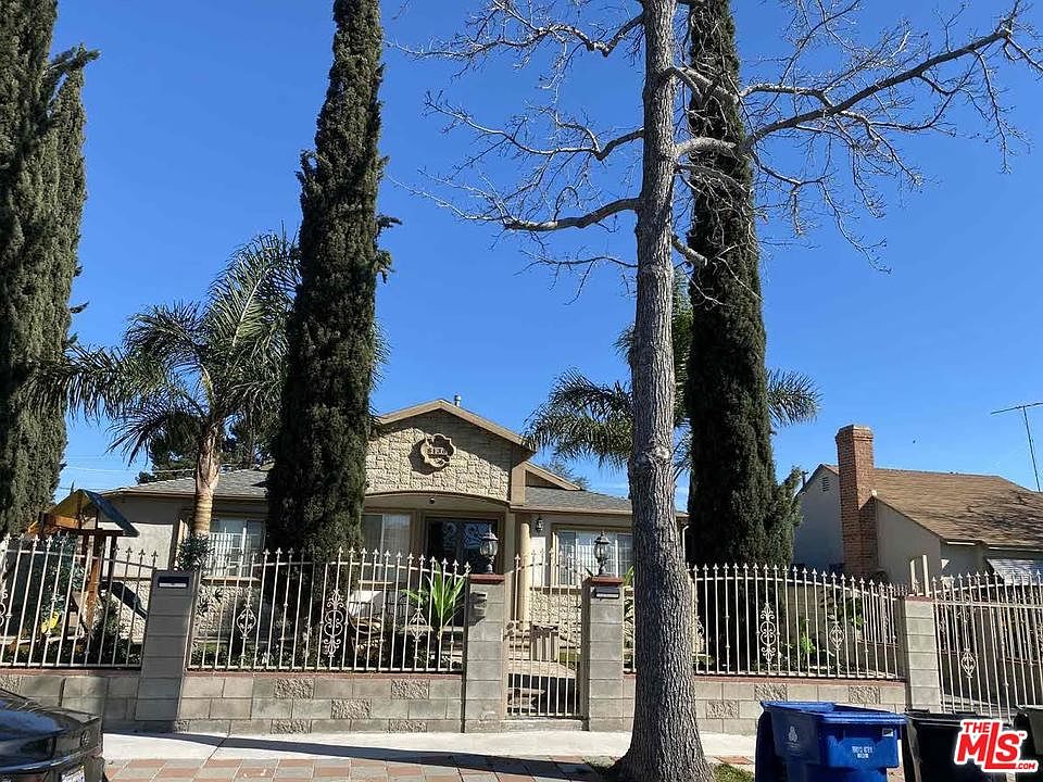 1st image of 8136 Rhodes Ave