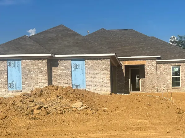 136 Madisonville Dr, Canton, MS 39046