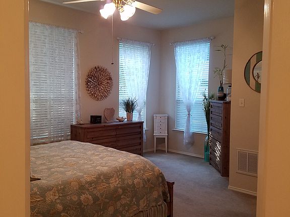 3rd image of 3216 Blue Jay Dr