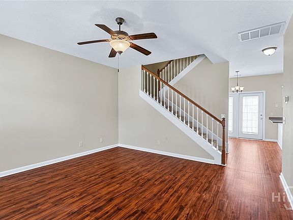 4th image of 19 Cypress Ln
