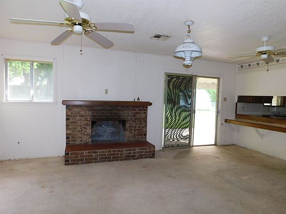 4th image of 448 Cranbrook Dr