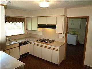 3rd image of 16626 SE Hampshire Ln