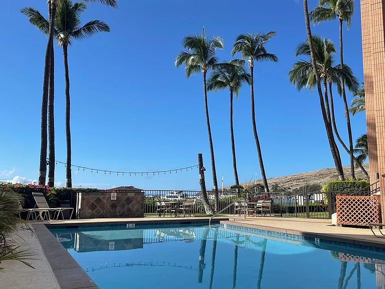 Private pool & 2 BBQs. Also gates to baby beach out front of the building.