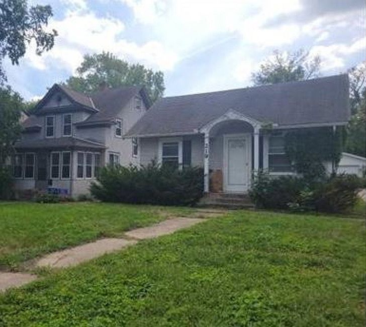 2nd image of 219 Diamond Lake Rd E