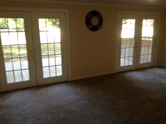 5th image of 7049 Fontainebleau Cres