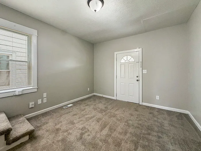 823 S 38th St — Photo 3