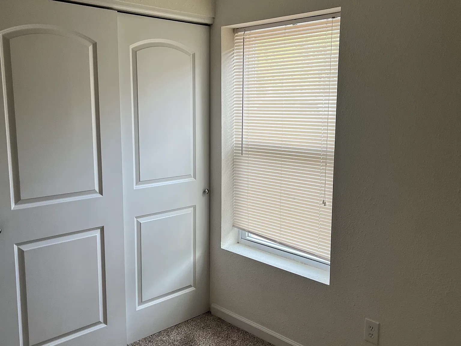 3 bed, 950 sqft, $1,075 — Photo 4